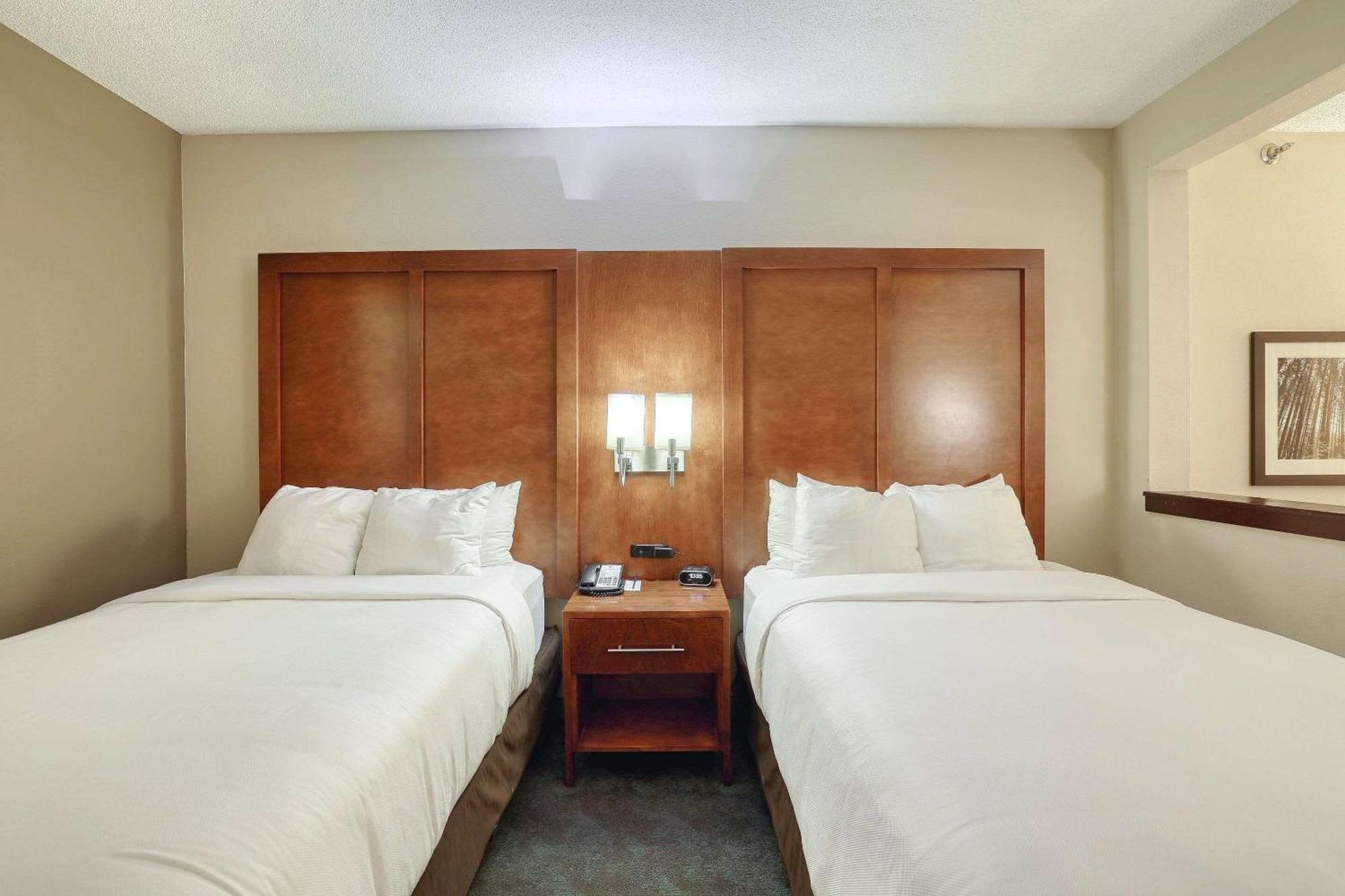 Double Suite Two Double Beds Non-Smoking