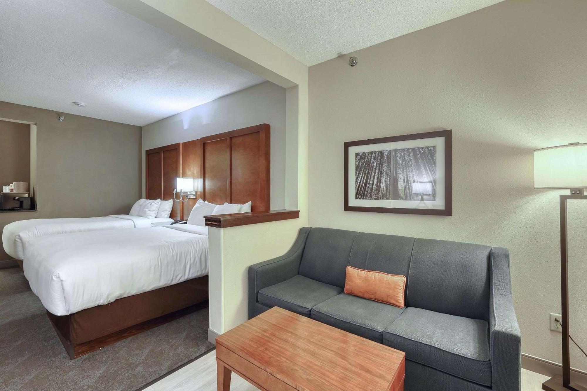 Double Suite Two Double Beds Non-Smoking
