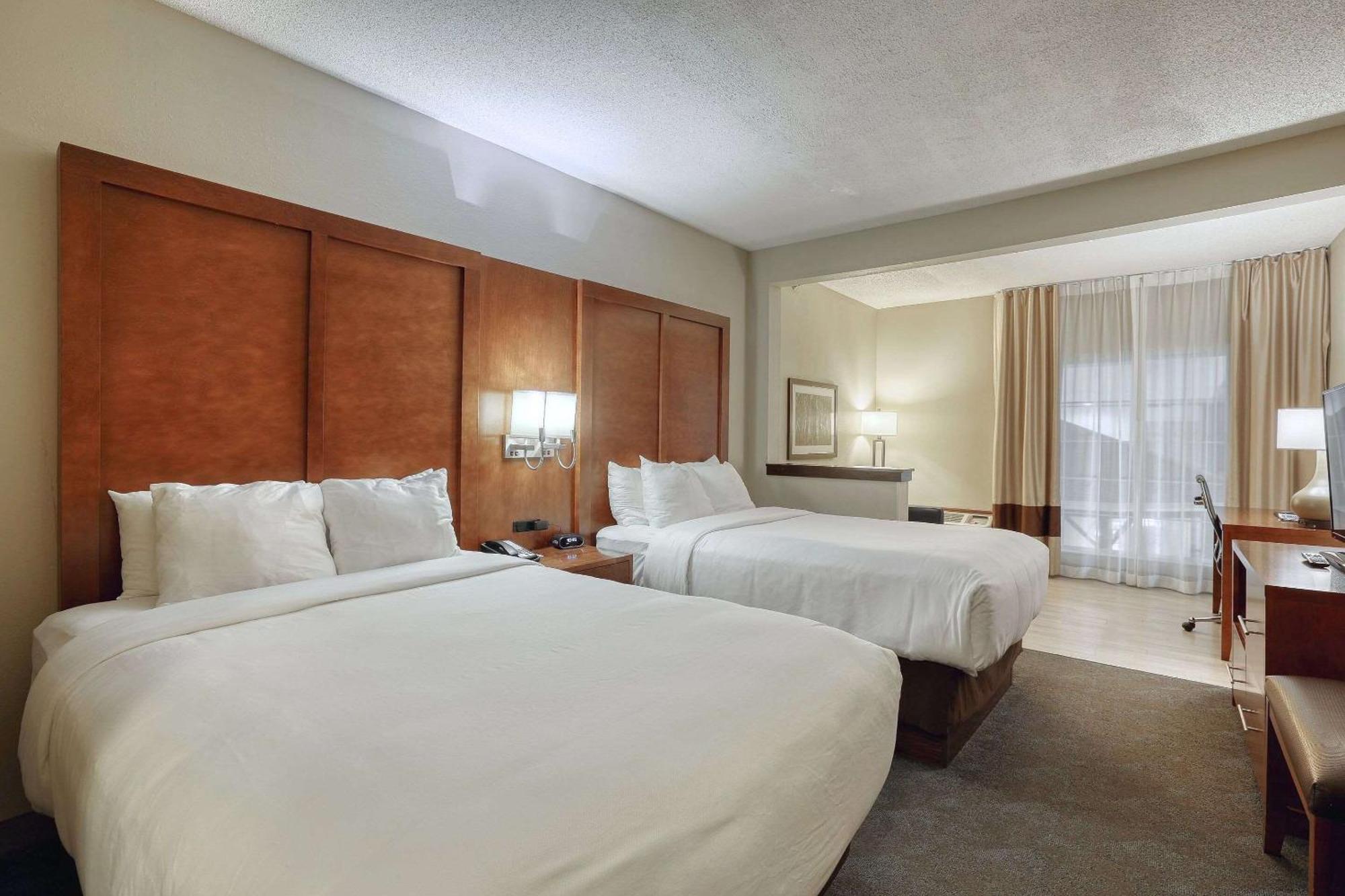 Double Suite Two Double Beds Non-Smoking
