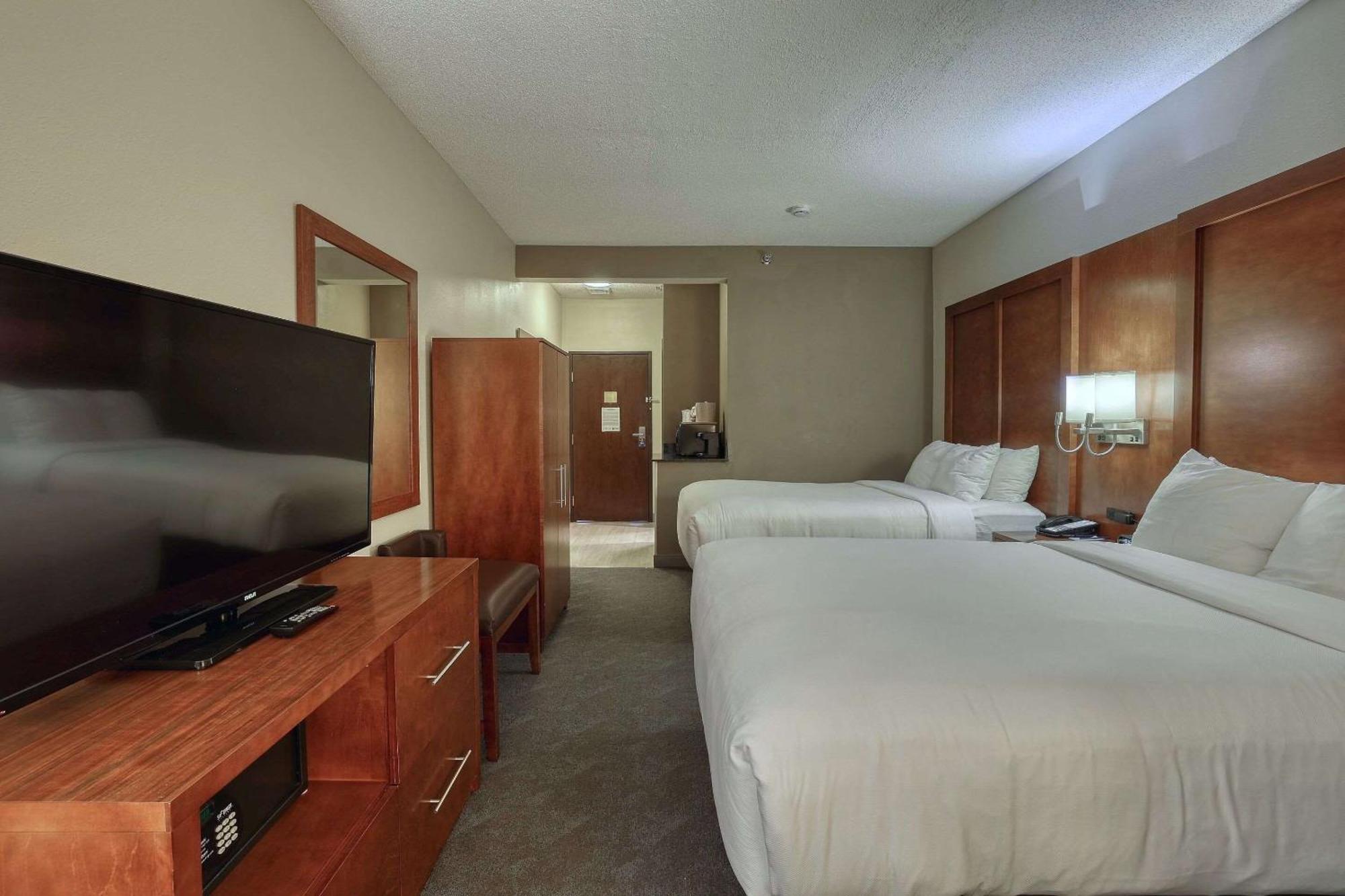 Double Suite Two Double Beds Non-Smoking