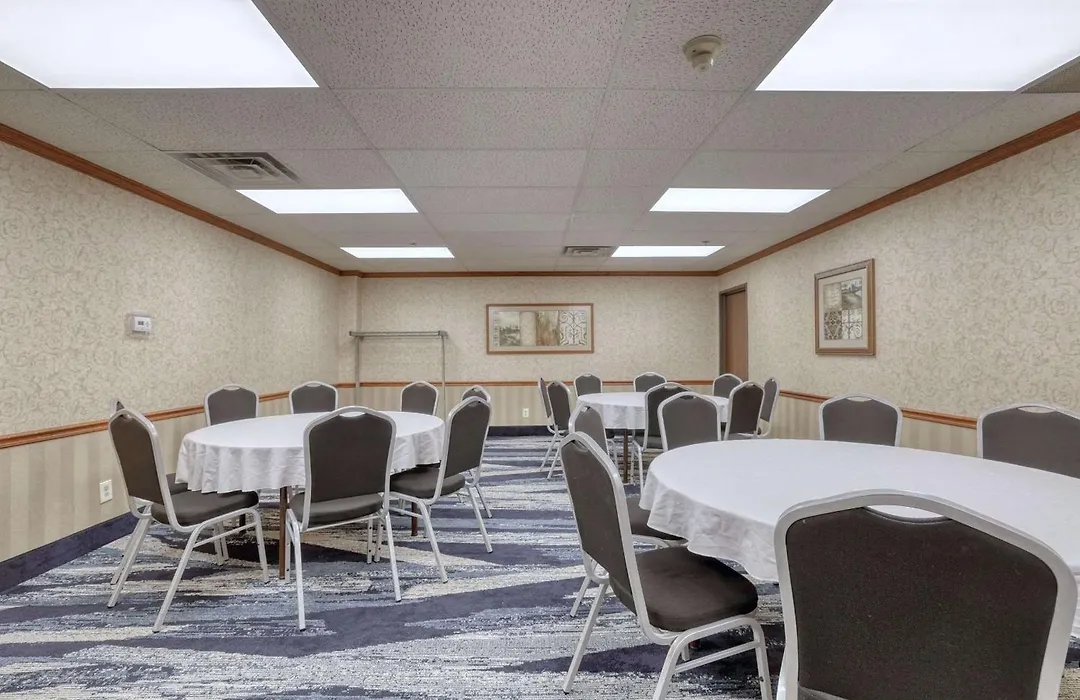 Comfort Suites Appleton Airport-1